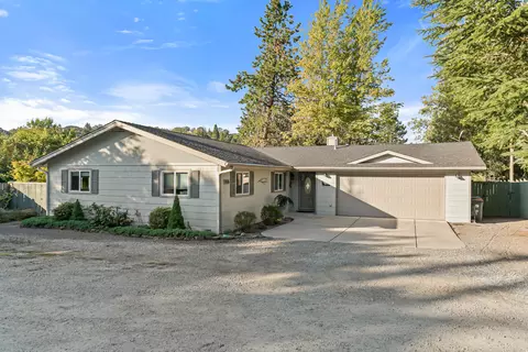 1476 Angelcrest Dr, Medford, OR 97504