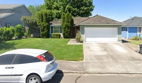 1774 S Holly St, Medford, OR 97501