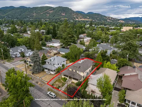 807 NW 5th St, Grants Pass, OR 97526