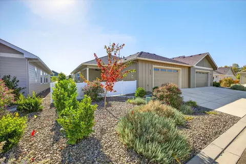 422 Castle Rock Dr, Central Point, OR 97502 photo 9