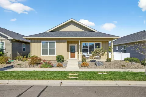 422 Castle Rock Dr, Central Point, OR 97502