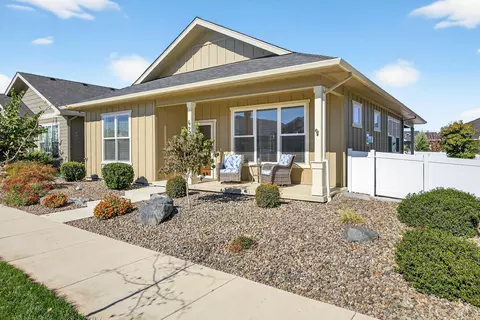 422 Castle Rock Dr, Central Point, OR 97502 photo 4