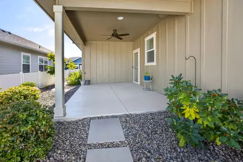 422 Castle Rock Dr, Central Point, OR 97502 photo 7