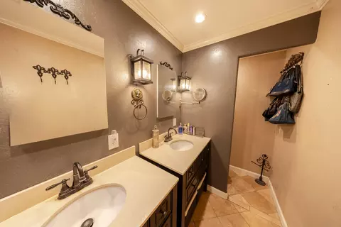Bath - 1121 Yeust Rd, Azalea, OR 97410 photo 3 of 4