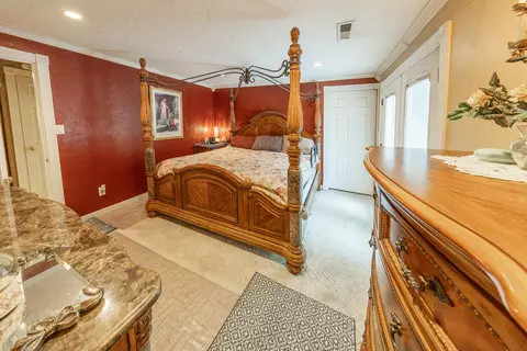 Bedroom - 1121 Yeust Rd, Azalea, OR 97410 photo 3 of 3