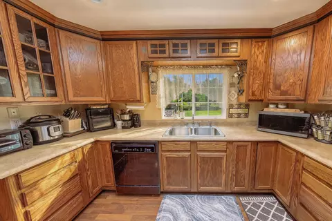 Kitchen - 1121 Yeust Rd, Azalea, OR 97410 photo 2 of 2