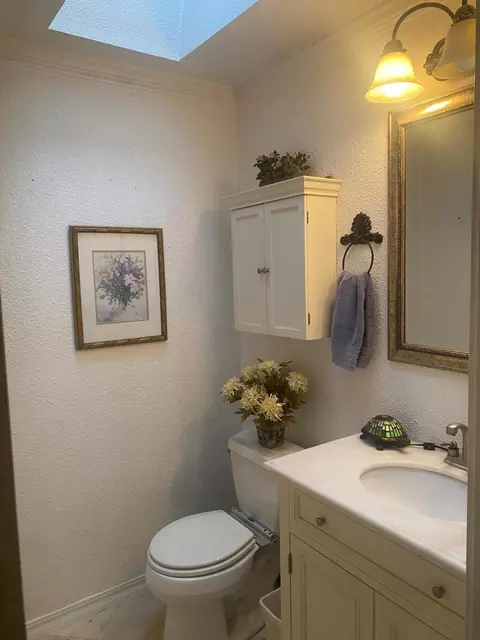 Bath - 1121 Yeust Rd, Azalea, OR 97410 photo 2 of 4