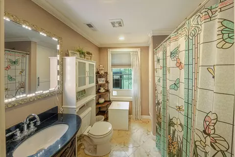 Bath - 1121 Yeust Rd, Azalea, OR 97410 photo 1 of 4