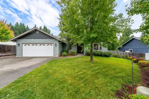 213 Kroner Dr, Grants Pass, OR 97527