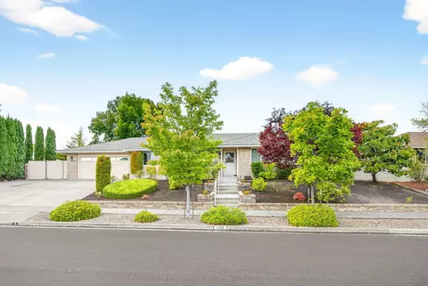 1266 La Loma Dr, Medford, OR 97504