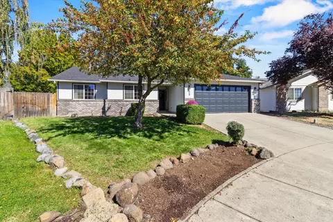 Exterior - 23 Blue Heron Ct, Eagle Point, OR 97524 photo 3 of 9