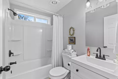 Bath - 23 Blue Heron Ct, Eagle Point, OR 97524 photo 1 of 4