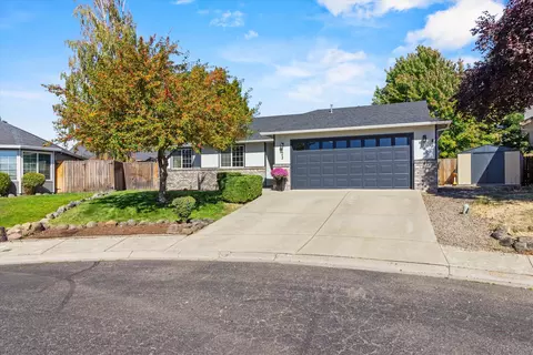23 Blue Heron Ct, Eagle Point, OR 97524
