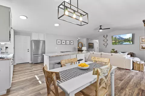 Dining - 23 Blue Heron Ct, Eagle Point, OR 97524 photo 2 of 2