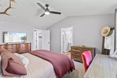 Bedroom - 23 Blue Heron Ct, Eagle Point, OR 97524 photo 6 of 6