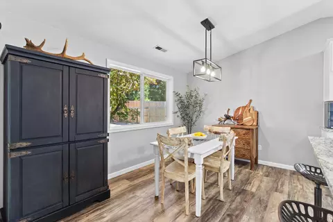 Dining - 23 Blue Heron Ct, Eagle Point, OR 97524 photo 1 of 2