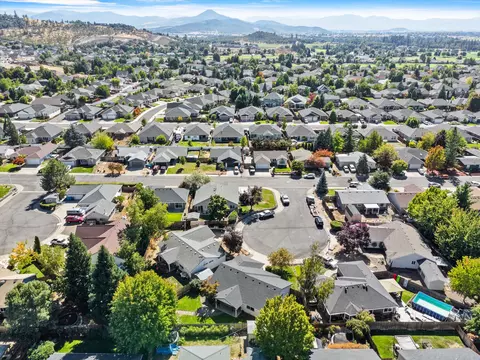 View/Area - 23 Blue Heron Ct, Eagle Point, OR 97524 photo 4 of 7