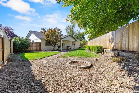 Exterior - 23 Blue Heron Ct, Eagle Point, OR 97524 photo 7 of 9