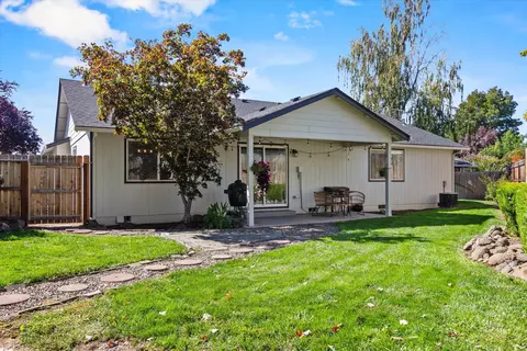 Exterior - 23 Blue Heron Ct, Eagle Point, OR 97524 photo 5 of 9