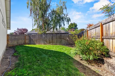 Exterior - 23 Blue Heron Ct, Eagle Point, OR 97524 photo 9 of 9