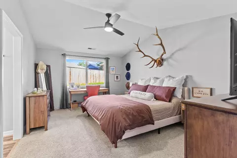 Bedroom - 23 Blue Heron Ct, Eagle Point, OR 97524 photo 3 of 6