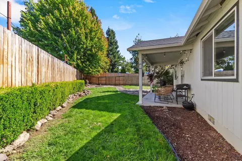 Exterior - 23 Blue Heron Ct, Eagle Point, OR 97524 photo 8 of 9