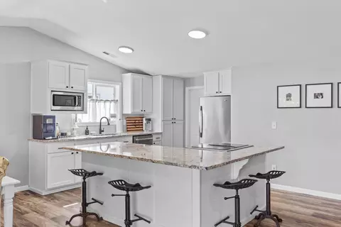 Kitchen - 23 Blue Heron Ct, Eagle Point, OR 97524 photo 1 of 5