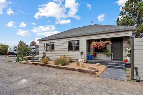 1987 NW 10th St, Redmond, OR 97756