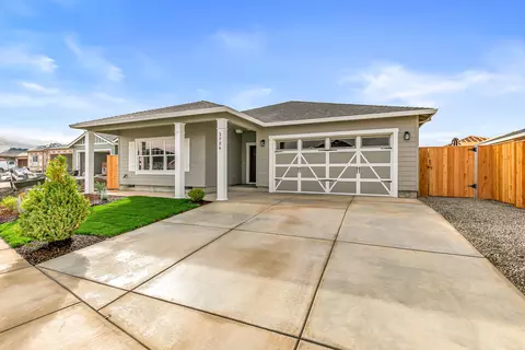 3726 Carlin Dr, Medford, OR 97504