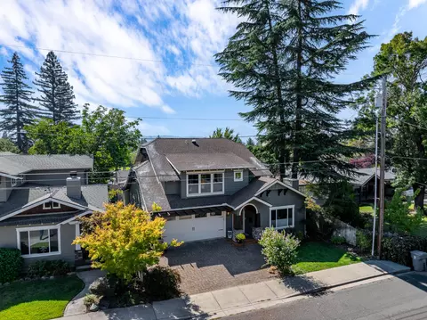 331 NE Fetzner St, Grants Pass, OR 97526