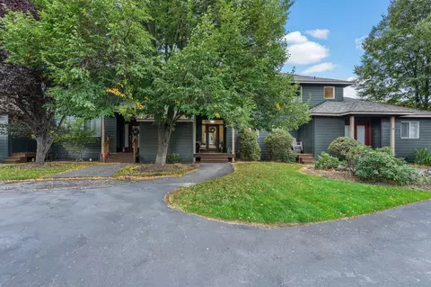 1084 Golden Pheasant Dr, Redmond, OR 97756