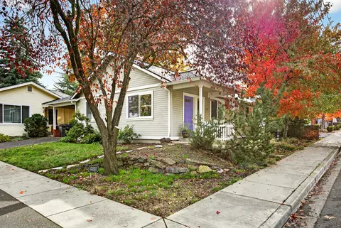 794 Park St, Ashland, OR 97520