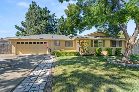 2995 Bedford Cir, Medford, OR 97504
