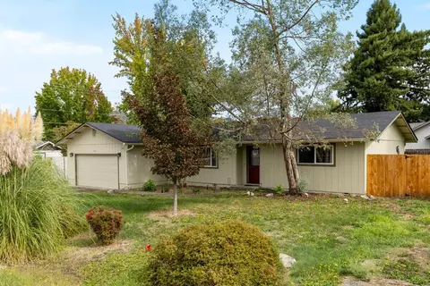 101 Sky Crest Dr, Grants Pass, OR 97527