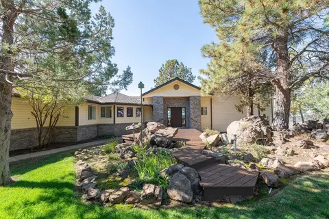 59649 Okanagan Ln, Bend, OR 97702