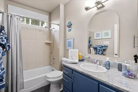 Bath - 676 Nottingham Ter, Eagle Point, OR 97524 photo 1 of 1