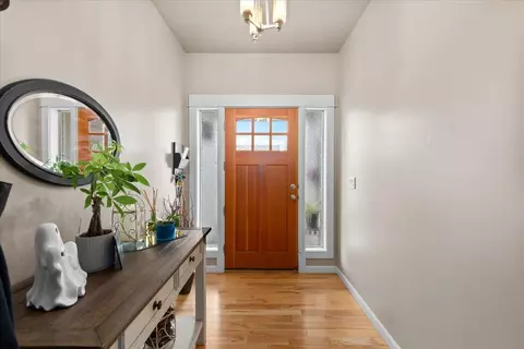 Entry Way - 676 Nottingham Ter, Eagle Point, OR 97524 photo 2 of 2