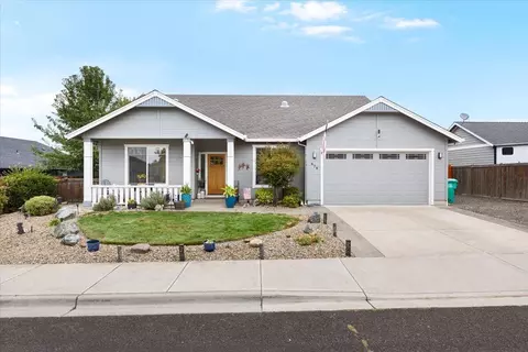 676 Nottingham Ter, Eagle Point, OR 97524