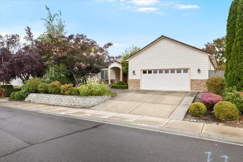 802 Ridgeway Ave, Central Point, OR 97502 photo 2