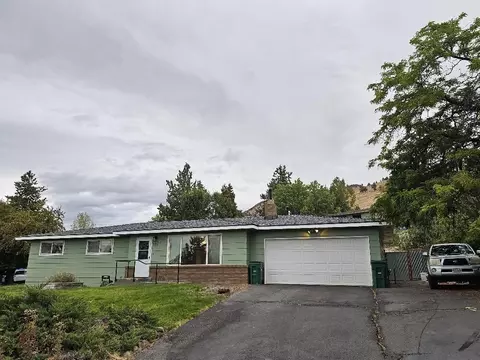 6621 Hilton Dr, Klamath Falls, OR 97603