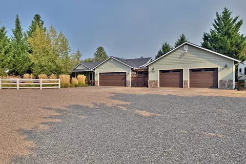 203 Edgerton Ln, Wolf Creek, OR 97497