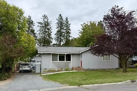 562 Ray Ln, Ashland, OR 97520