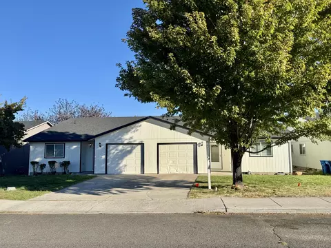 609 NE Larch Ave #609 / 611, Redmond, OR 97756