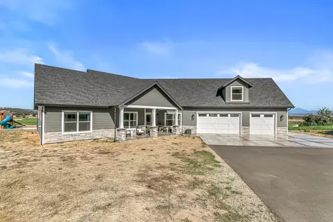 4228 Old Stage Rd, Central Point, OR 97502 photo 2
