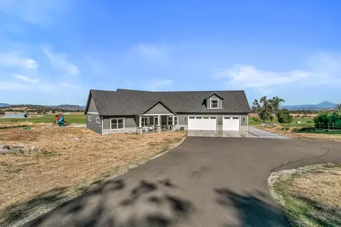 4228 Old Stage Rd, Central Point, OR 97502