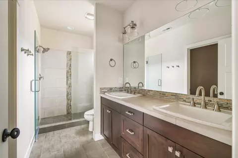 Bath - 20488 SE Byron Ave, Bend, OR 97702 photo 3 of 3