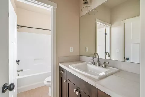 Bath - 20488 SE Byron Ave, Bend, OR 97702 photo 2 of 3