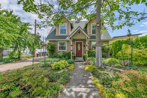 921 S Holly St, Medford, OR 97501