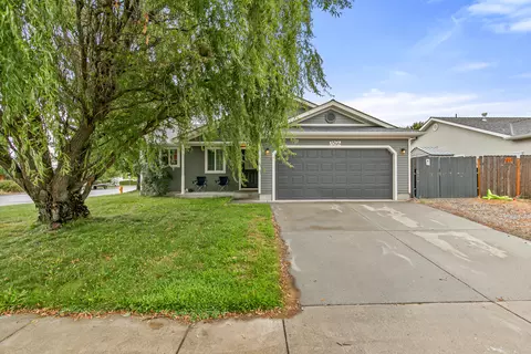 7894 Laura Ln, White City, OR 97503