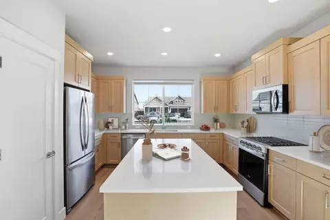 Kitchen - 3958 NE Oakside Loop, Bend, OR 97701 photo 1 of 1